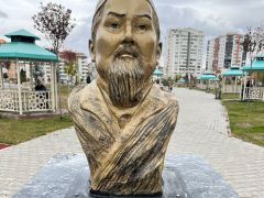 Abay Kunanbayev Büstü Restore Edildi