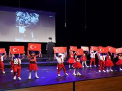 Minikler Cumhuriyet Coşkusunu Sahneye Taşıdı